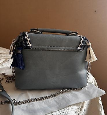 Аксессуары: Salvatore Ferragamo qadın çantası - Rəng: boz-yaşıl ton - Üst hissədə — 4