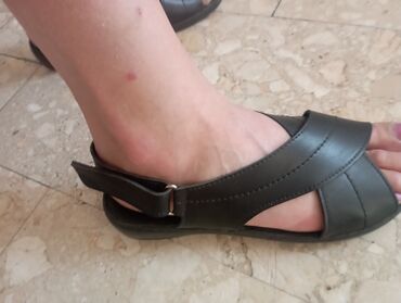 pantalone od somota: Sandale, 40