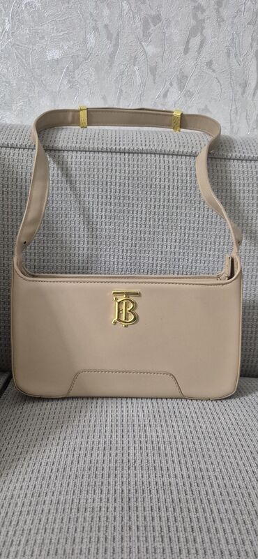 Daş yunu: Çiyin çantası, Burberry