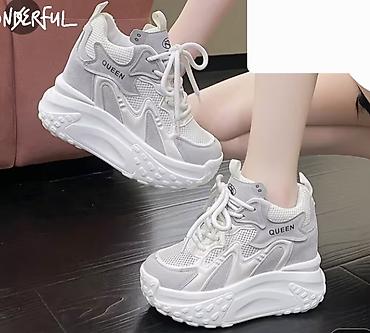 zimska jakna s krznom: Nove 38 (24cm unutrašnje gazište), sa platformom (pozadi 9cm). Plaćene — 2
