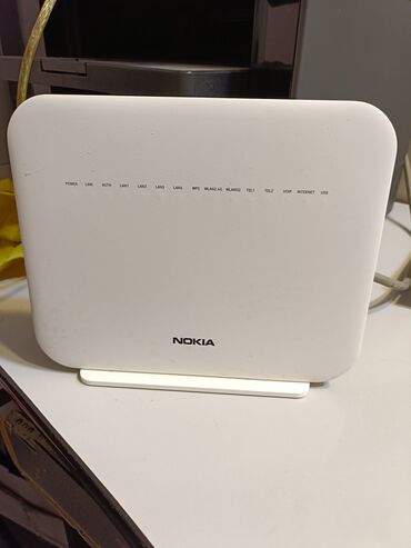 zyxel modem: Nokia markalı ağ rəngli simsız router. Bu kompakt cihaz evdə və ya