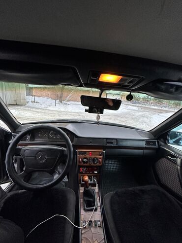 Mercedes-Benz: Mercedes-Benz W124: 1993 г., 3.2 л, Механика, Бензин, Универсал — 5