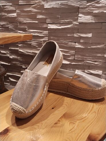 Espadrile: Espadrile, 38