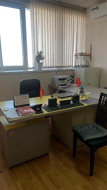 Коммерческая недвижимость: Сдаю Офисный кабинет: 29 м², В торговом центре, С ремонтом, С отдельным санузлом, С системой безопасности, С парковкой — 2