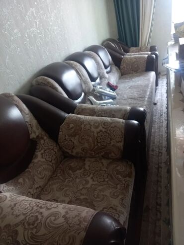 кожанные диваны: Бүктөмө диван, Үчтүк