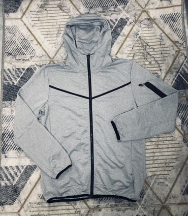 полузамок мужской: Серая мужская худи/толстовка на молнии с капюшоном. - Материал
