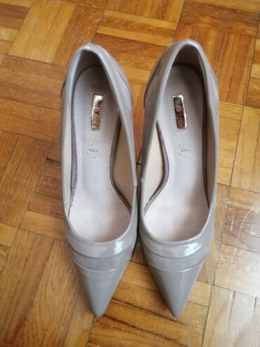 srebrna haljina kakve cipele: Salonke, Claudia Donatelli, 40