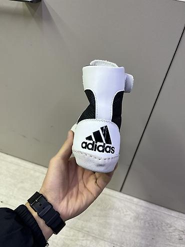 Бутсы: Борцовки от бренда Adidas 
Размер; 38,39 — 8