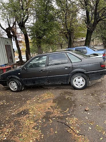 Volkswagen Passat: 1990 г., 1.8 л, Механика, Бензин, Седан