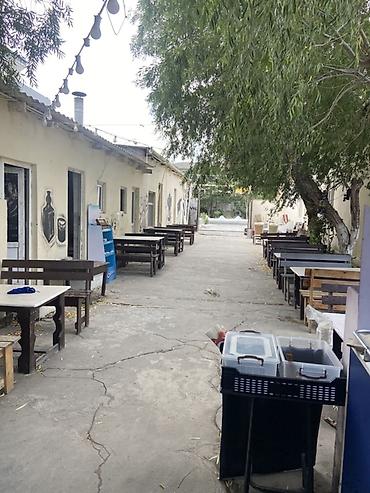 4 otaqli kiraye evler: Afisant xanim teleb olunur yas hedi 20 den 30 qeder mais 20 azn — 1