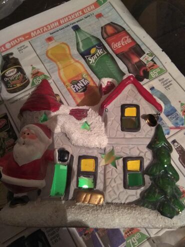 подарок брату: Новогодний подарок, домик с батарейками, светится внутри разными
