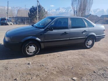 Volkswagen: Volkswagen Passat: 1989 г., 1.8 л, Механика, Бензин, Седан