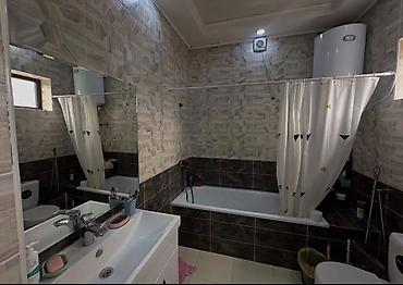 Продажа коттеджей и домов: Срочно продается двухэтажный дом с участком 5 соток, фактически 6, ж/м — 5