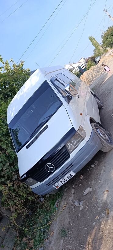 поворотник на одиссей: Mercedes-Benz Sprinter (длинная база, высокий кузов), белый фургон