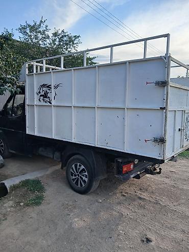q 7: Грузовой фургон на базе микроавтобуса Ford Transit с высокими бортами — 3