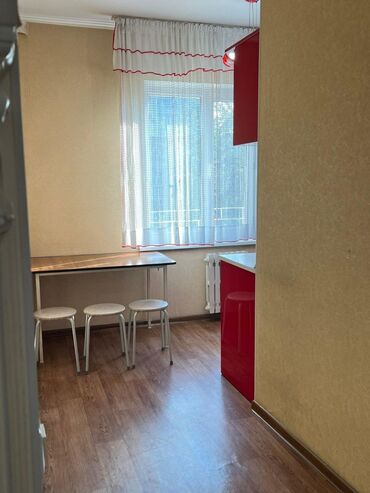 1 комнатная квартира бишкек продажа: 1 бөлмө, 35 кв. м, 105-серия, 4 кабат, Косметикалык ремонт
