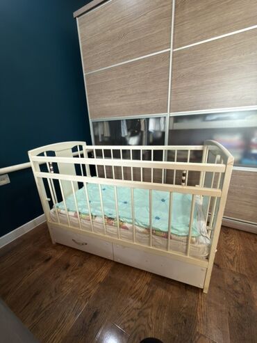 стул для детского сада: Детская деревянная крашенная кроватка с ортопедическим матрасом(брали