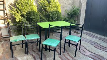 продам саженцы роз: 4 stul və 1 masadan ibarət yemək dəsti. - Masanın üstü parlaq