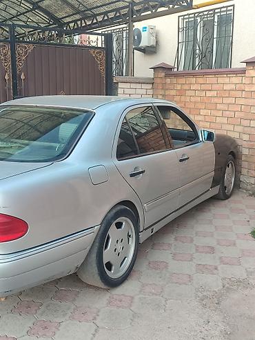 мрс 124: Mercedes-Benz E‑Class (W210), седан, серебристый цвет. Характеристики — 3