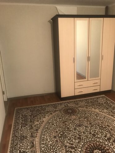 сдаётся квартира рядом рынок дордой: 1 бөлмө, Менчик ээси, Чогуу жашоосу жок, Жарым -жартылай эмереги бар