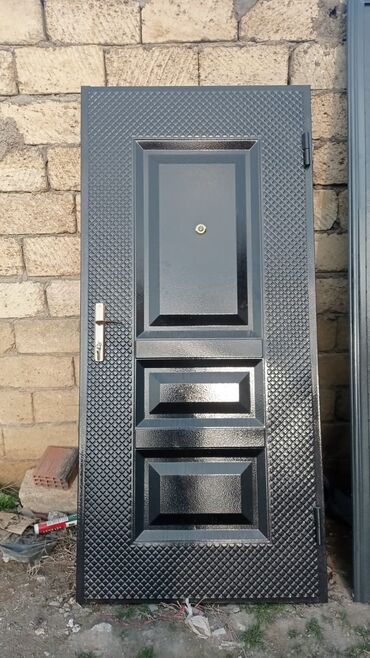 Giriş qapıları: Mənzil üçün Yeni Giriş qapısı Zamok ilə, Zəmanətli, Ödənişli quraşdırma, Ödənişli çatdırılma, Rayonlara çatdırılma, Ünvandan götürmə — 18