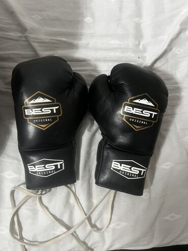 бокс перчатки: Боксерские перчатки BEST Original, черные, на шнуровке. -