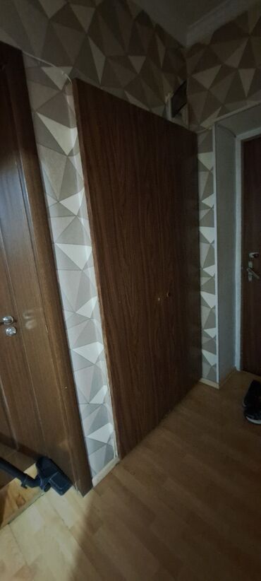 Otaqların uzunmüddətli kirayəsi: 3 otaqlı evə 2 nəfər xanım otaq yoldaşı axtarılır. Yaş 18-30. Tələbə — 9