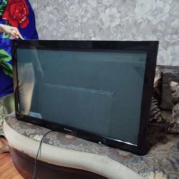 стенки для телевизора: Состояние отличное 🤗 длина 1метр, ширина 60, фирма Panasonic