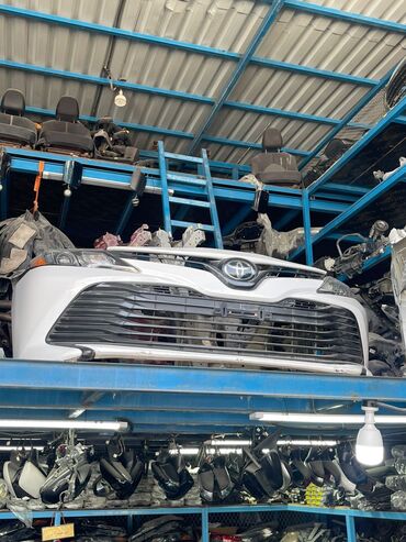 Бамперы и комплектующие: Бампер Передний Toyota, Б/у, Оригинал