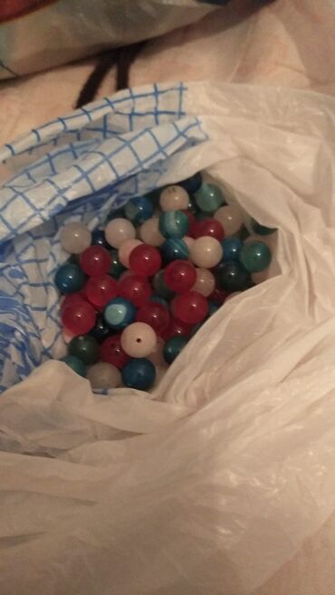 Muncuqlar: Qolbağlar təbii daşlardan. qiymət daşa və ölçüyə gorə. Muncuq dəsti – — 4