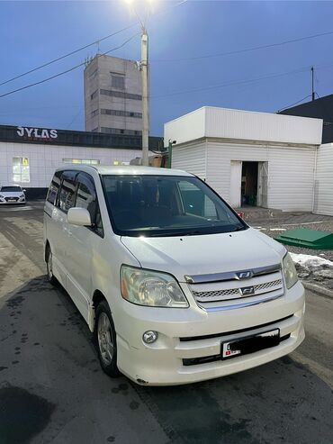 Toyota: Toyota Noah: 2004 г., 2 л, Автомат, Бензин, Минивэн