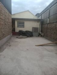 срочно продаю пол дома бишкек: 80 м², 3 комнаты, Утепленный, Бронированные двери, Забор, огорожен