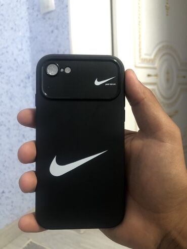бу чехлы: Черный чехол Nike для iPhone 7/8/SE (2020/2022) с логотипом Nike и