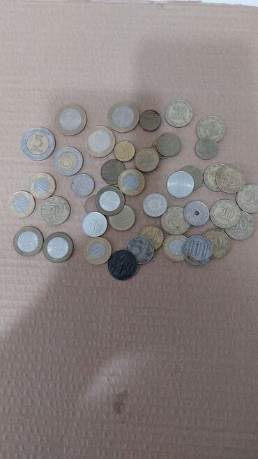 Монеты: Набор разменных монет России разных номиналов и лет выпуска. Состав — 18