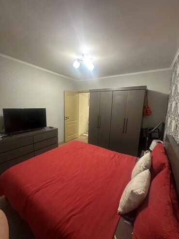 матрас спальня: Спальный гарнитур, Двуспальная кровать, Шкаф, Комод, цвет - Серый, Б/у