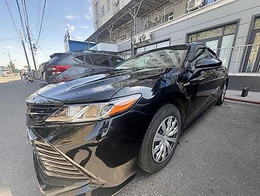 места: Toyota Camry: 2020 г., 2.5 л, Автомат, Гибрид, Седан — 2