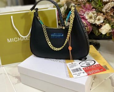женские спортивные: Классическая сумка, Michael Kors, Турция, Материал: Лаковая кожа, Водонепроницаемость, Женские, Б/у