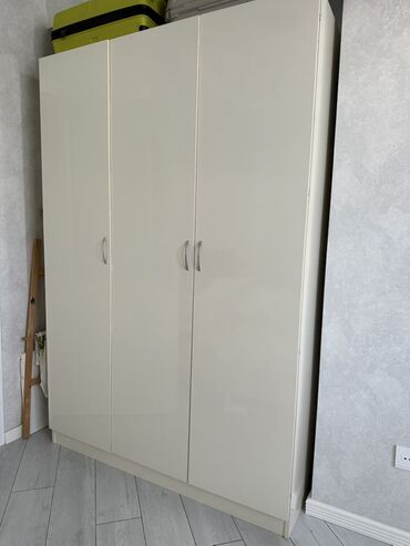 прозрачный стол: 2 односпальные кровати, Б/у