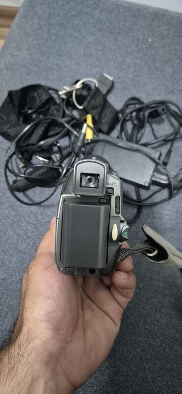 diş ağardan: Canon MV600i MiniDV videokamera həm daxili, həm də xarici istifadə