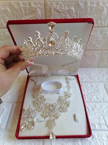 Setovi nakita: Chanel, Set: Kruna, Minđuše, Narukvica, Materijal: Cirkon, Biser — 2