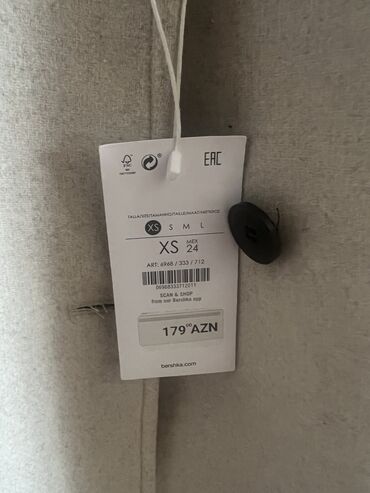 Paltolar: Bershkadan alinib. Geyinilmeyib hec. XS olcusudur biraz bol modeldir M -da lalafo.az — 4 Paltolar: Bershkadan alinib. Geyinilmeyib hec. XS olcusudur biraz bol modeldir M — 4