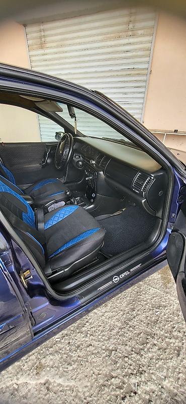 Opel: Opel Vectra B sedan - Kuzov: 4 qapılı sedan, tünd göy rəng - Mühərrik — 9