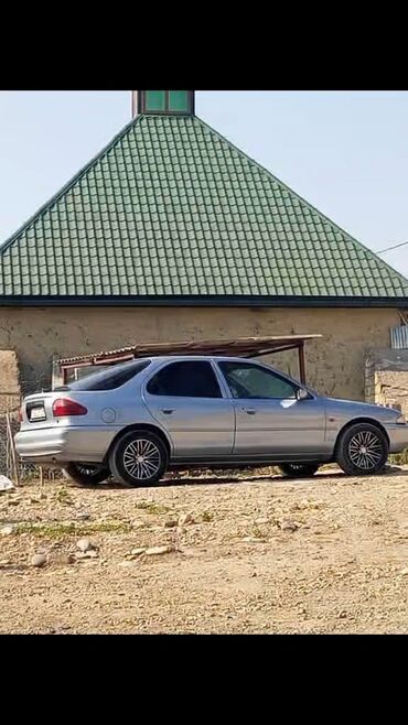 фольксваген поло замена: Gümüşü rəngli 4 qapılı sedan. Xarici:karpkada prabelm var təcili