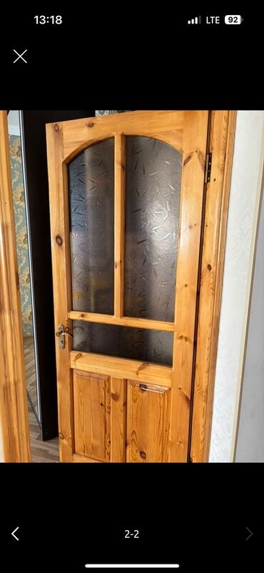 taxta plintus: Taxta iç qapı - Material: təbii ağac (çam teksturalı görünüş), laklı