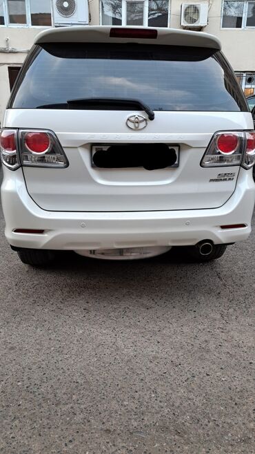 Toyota: Toyota Fortuner: 2.7 l | 2013 il Ofrouder/SUV — 2