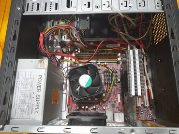 Masaüstü kompüterlər və iş stansiyaları: Masaüstü kompüter (ATX korpus) məlumatlar: -ddr2 2gb ram -intel core — 4