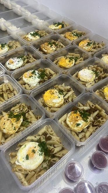 fast fud: Домашняя еда в порционных контейнерах и свежая пицца — 8