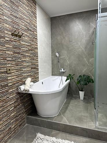 Продажа коттеджей и домов: Предлагается к продаже двухэтажный дом, расположенный в ж/м Ынтымак — 15