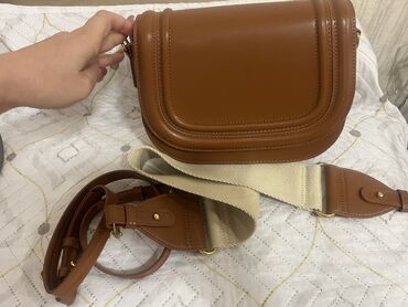 Zara modelinin oxsaridir.yenidir .cox gozel ve keyfiyetlidir30manat