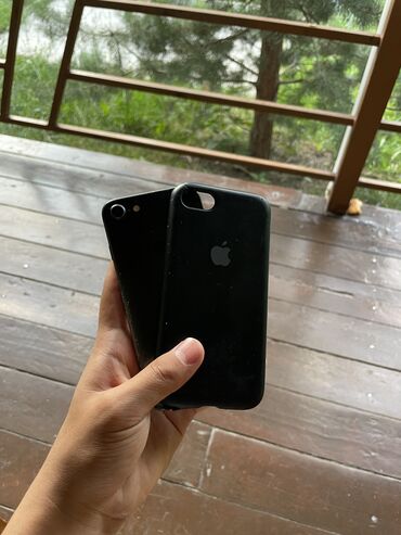 Apple iPhone: IPhone 7, Б/у, 32 ГБ, Черный, Чехол, 84 %